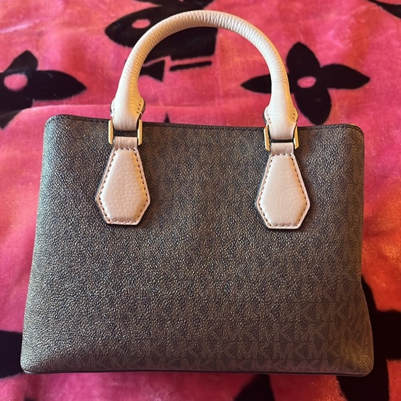 Mk purse 🩷 - Picture 3 of 4